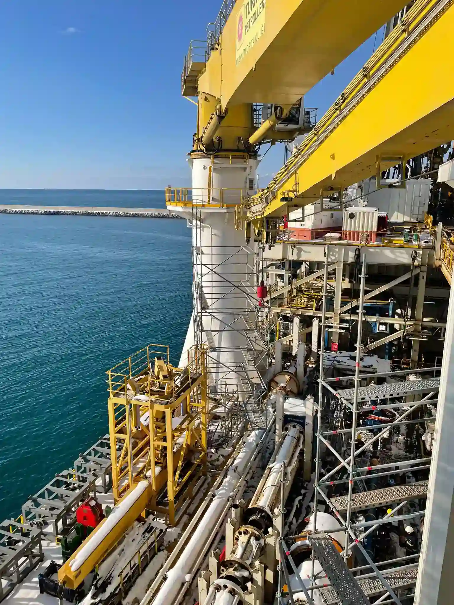 OFFSHORE.GALLERY.ALT