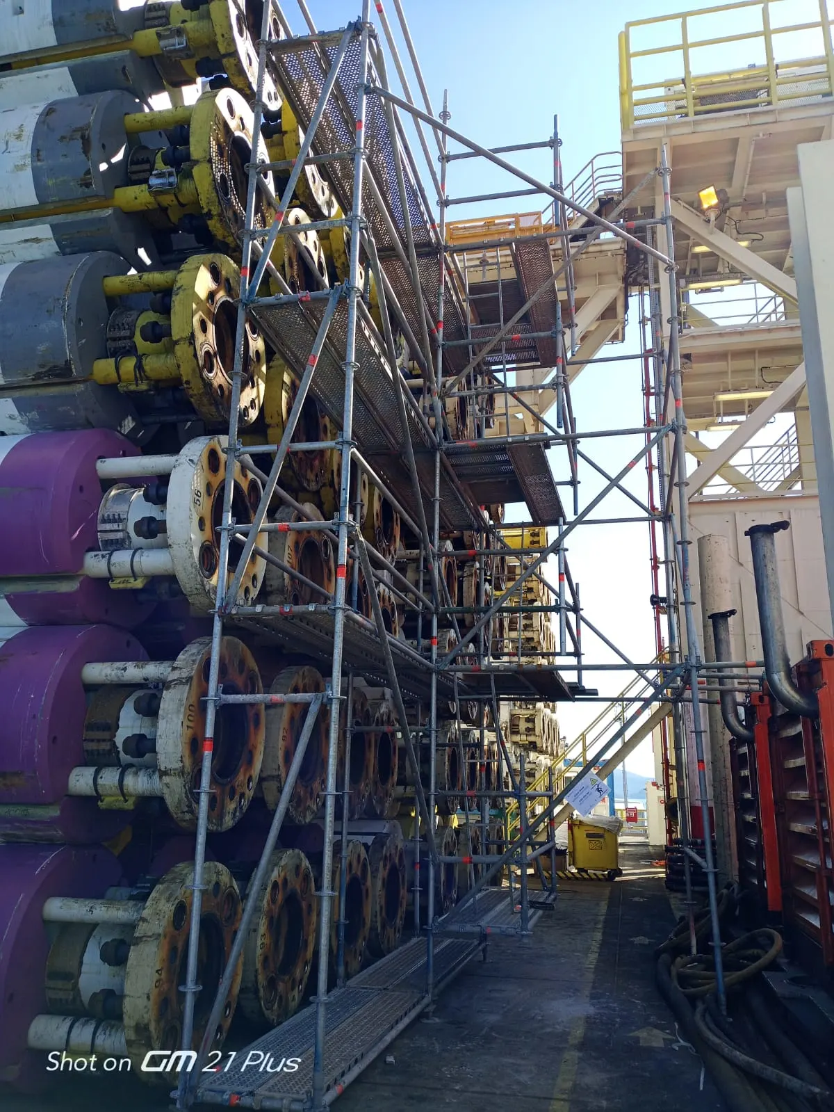 OFFSHORE.GALLERY.ALT