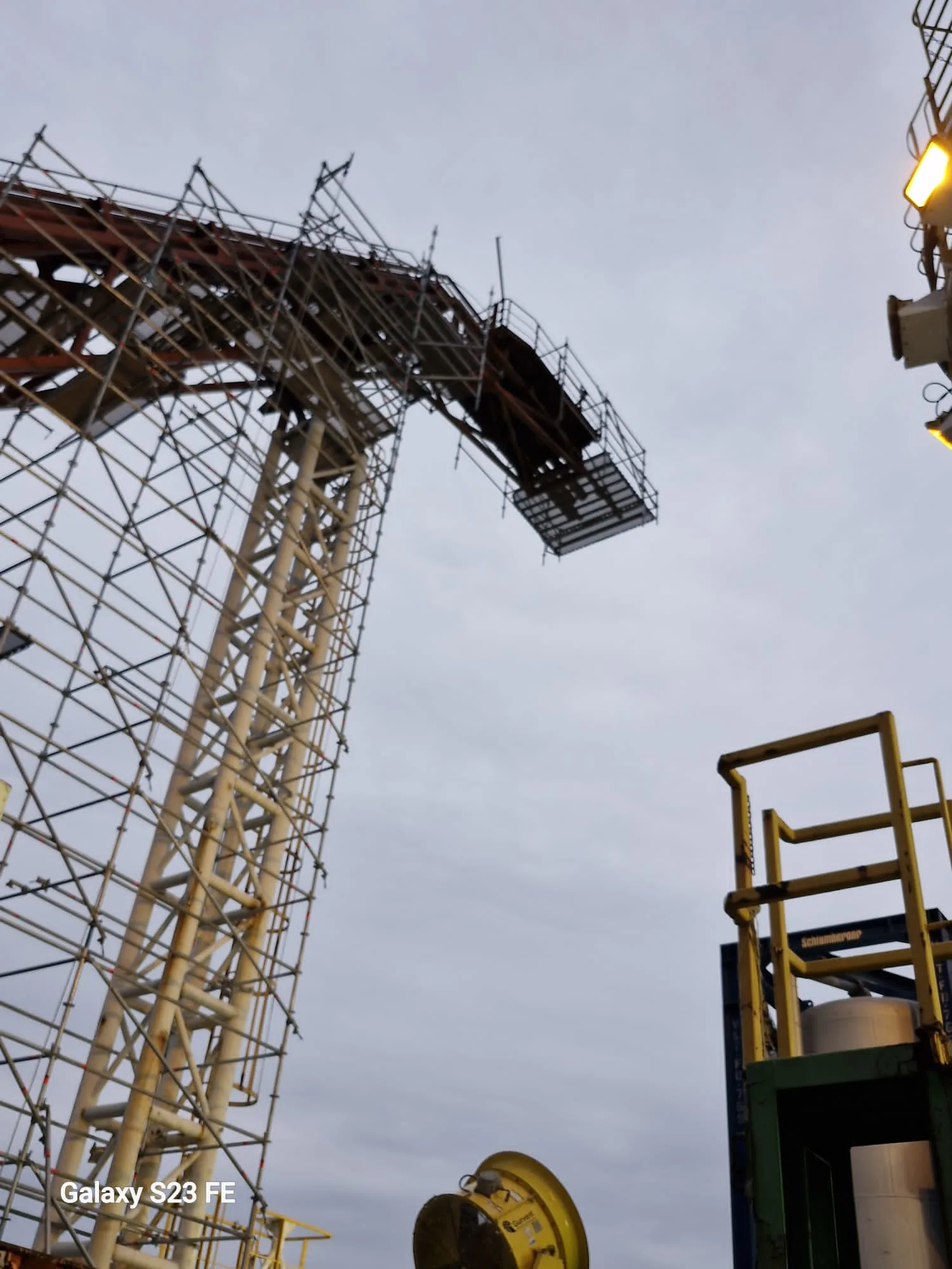 OFFSHORE.GALLERY.ALT