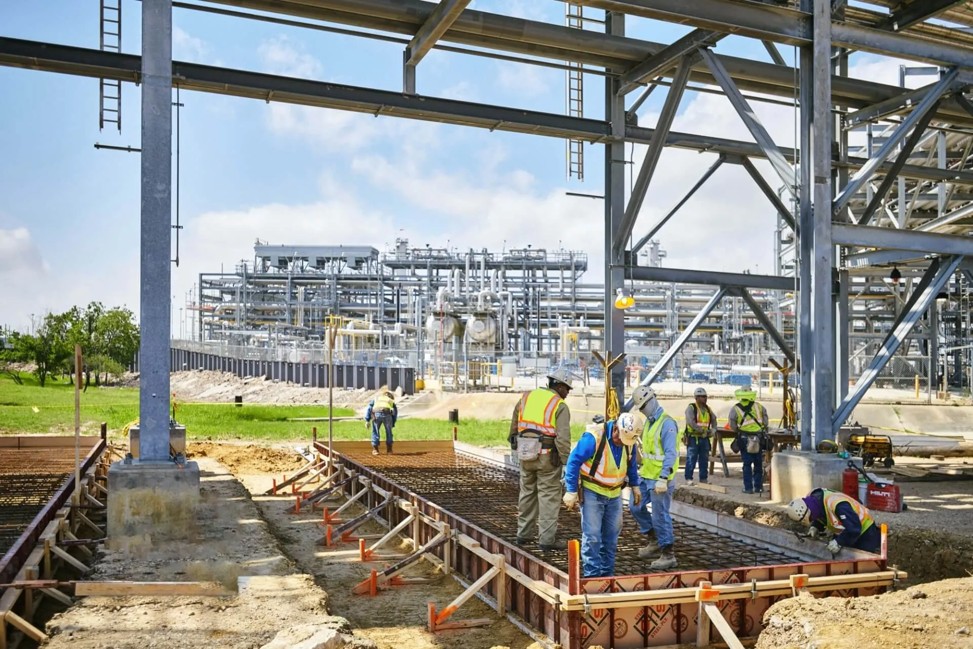 Anahtar Teslimi Altyapı – Üstyapı Hizmetleri hero görseli (masaüstü)